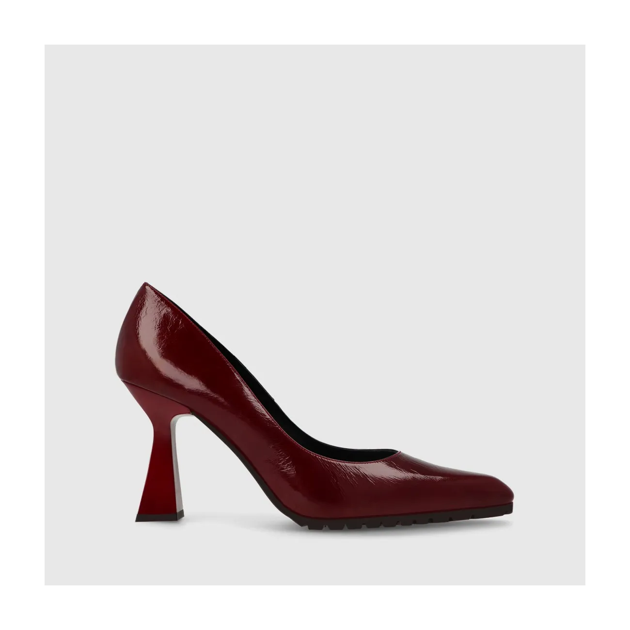 Escarpins femme en cuir verni à l´aspect rugueux et de couleur bordeaux | LODI Chaussures femme en ligne.