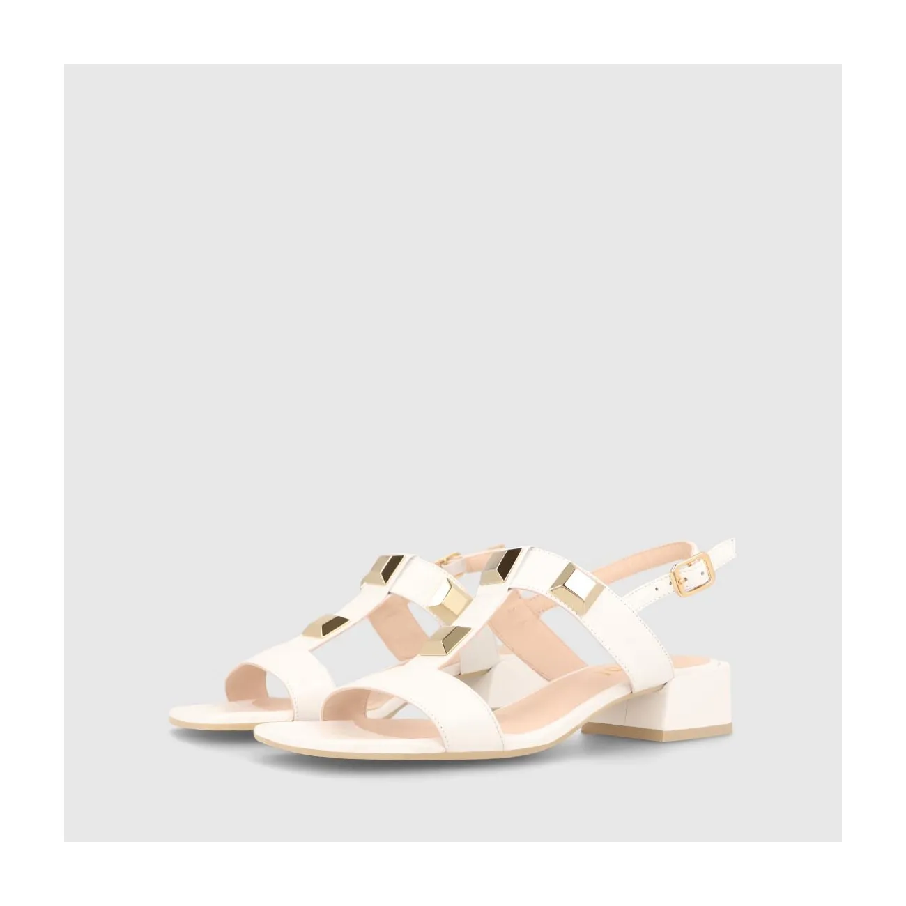 Sandale en cuir blanc avec détail des clous| LODI Chaussures pour femmes en ligne.