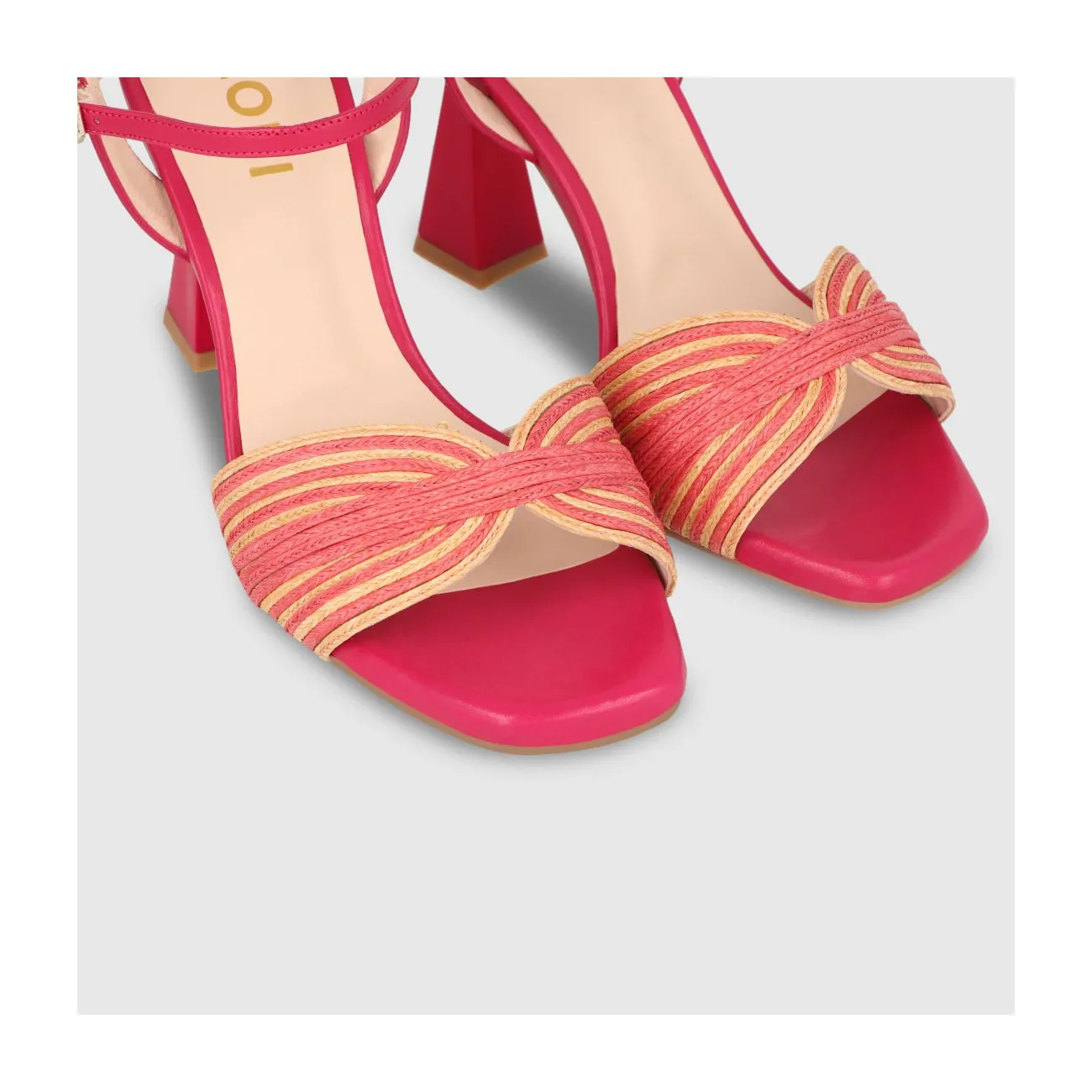 Sandales femme en cuir de couleur rose ornées de raphia sur l’empeigne | LODI Chaussures pour femme en ligne.