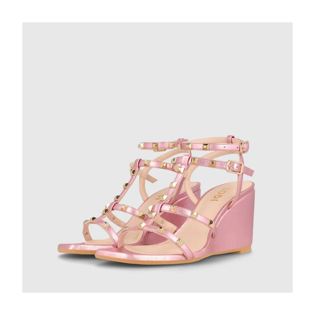 Sandales à talon compensé haut femme en cuir métallisé de couleur rose et brides ornées de clous | LODI Chaussures pour femme en